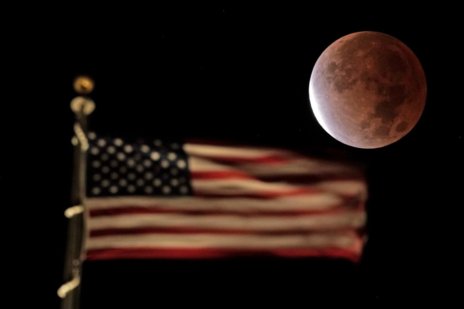APTOPIX Missouri Lunar Eclipse
